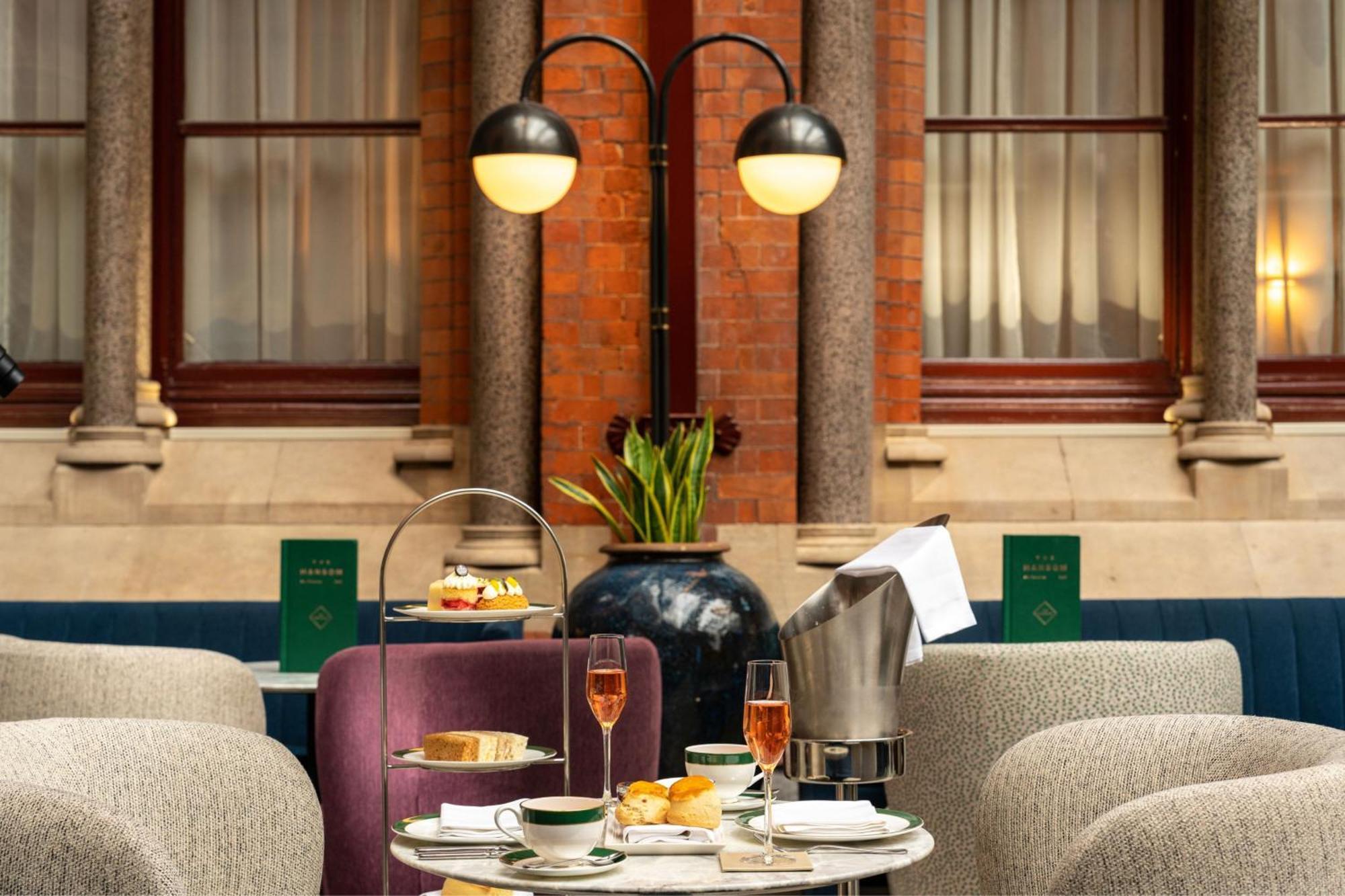 St. Pancras Renaissance Hotel Лондон Екстериор снимка Afternoon tea at the St Pancras Renaissance Hotel, London