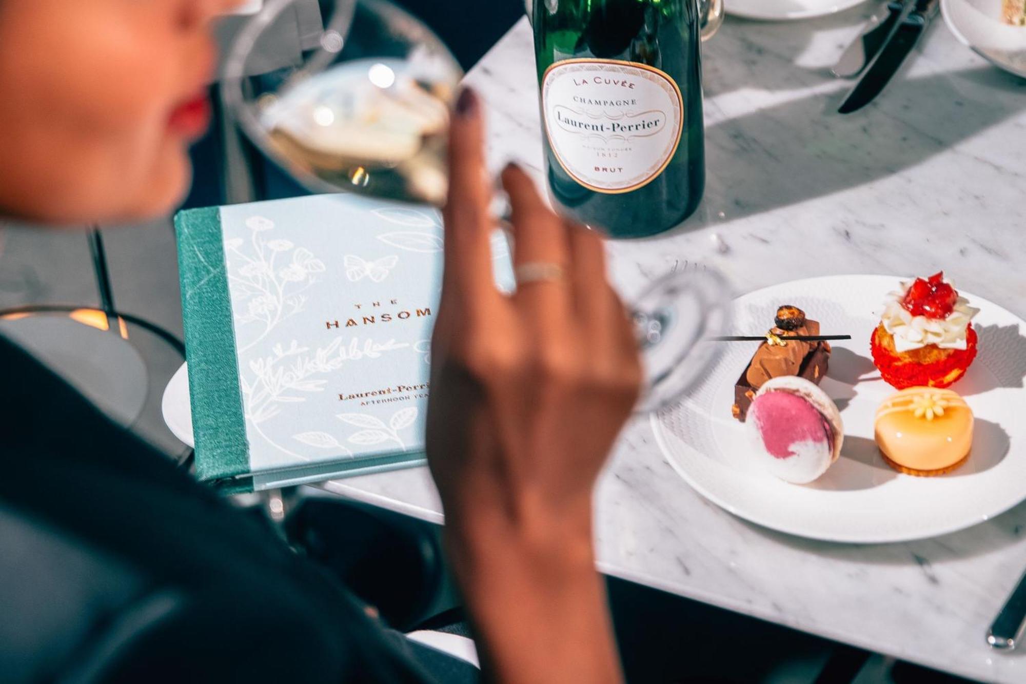 St. Pancras Renaissance Hotel Лондон Екстериор снимка Afternoon tea at the Ritz