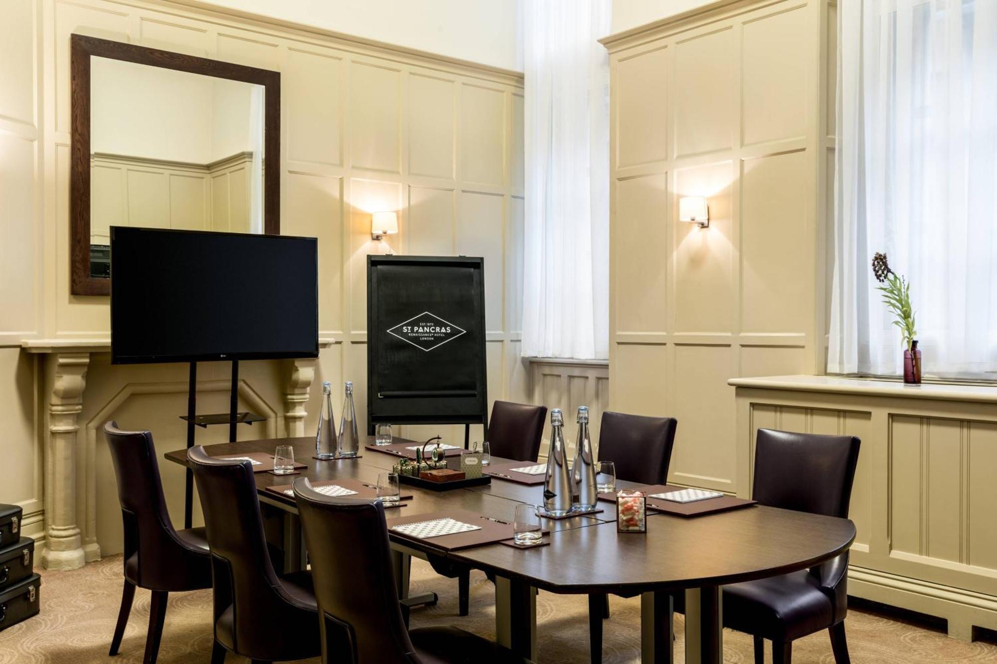 St. Pancras Renaissance Hotel Лондон Екстериор снимка The boardroom at the hotel