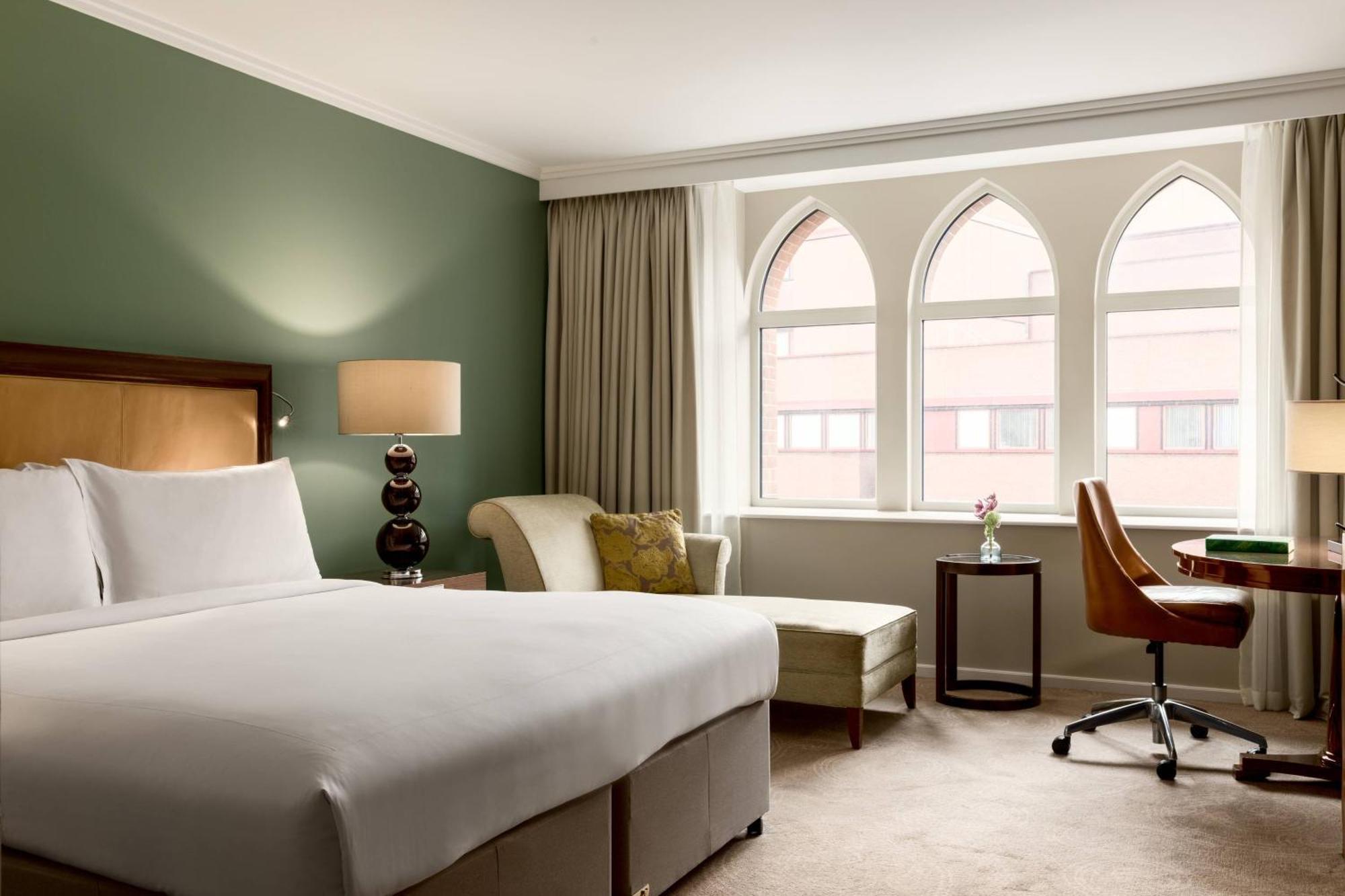St. Pancras Renaissance Hotel Лондон Екстериор снимка A room at the hotel